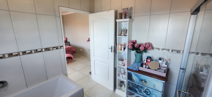 6 Bedroom Property for Sale in Dana Bay Western Cape